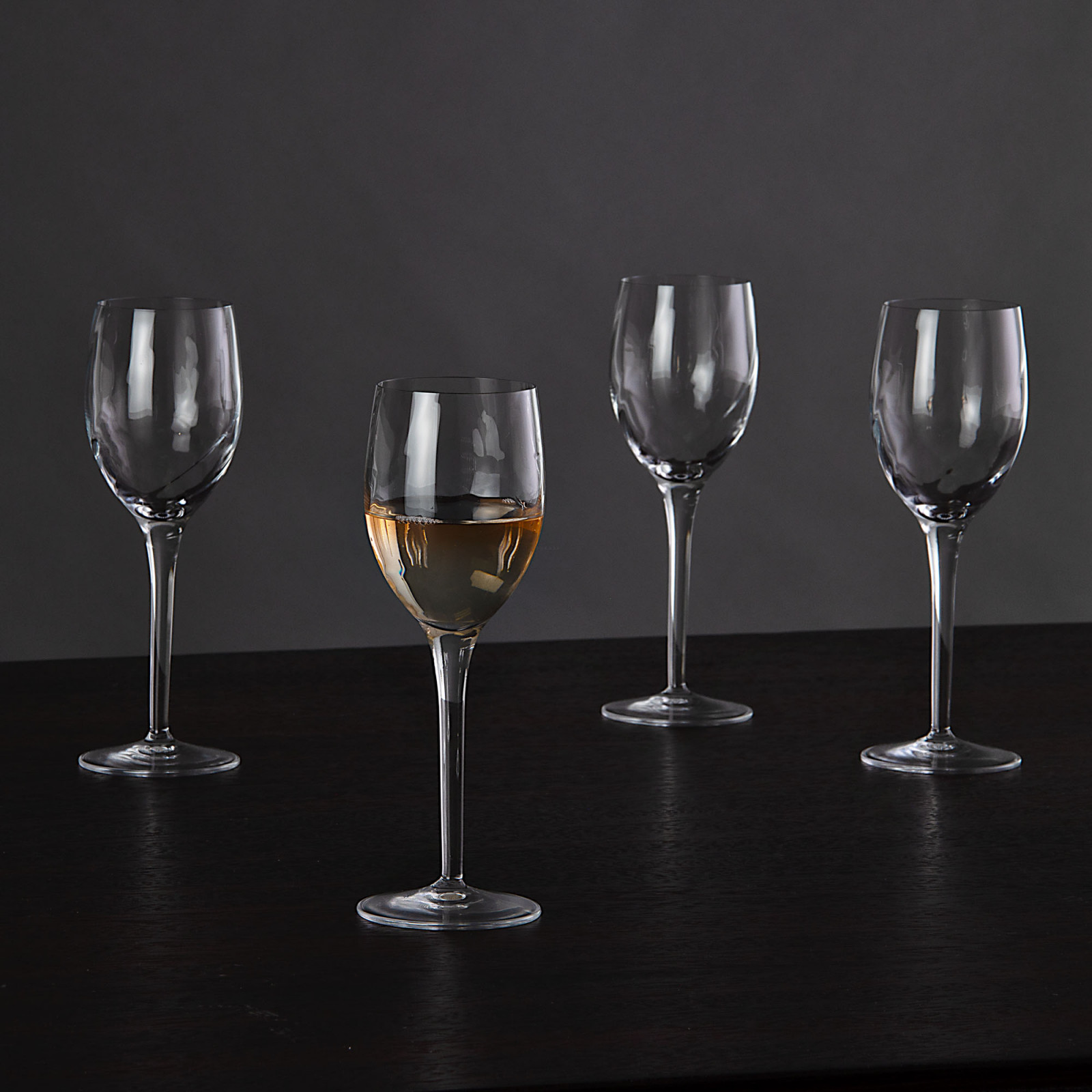 Copa vino blanco Canaletto Bormioli elaborada en vidrio transparente.